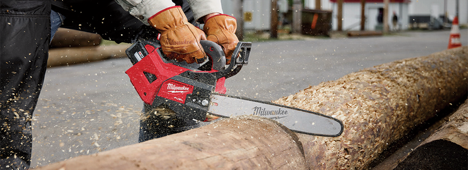 Milwaukee Outdoor Power Tools - Chainsaw cutting into a log