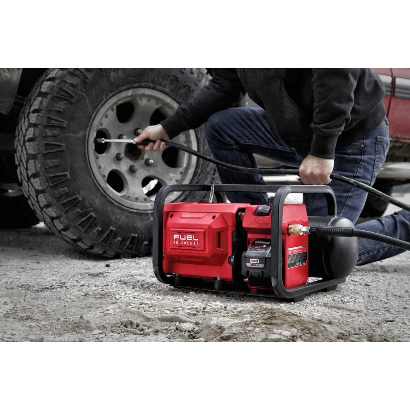 Milwaukee M18 FUEL Brushless 2 Gal. Portable 135 psi Cordless Air  Compressor (Tool Only) - Power Townsend Company