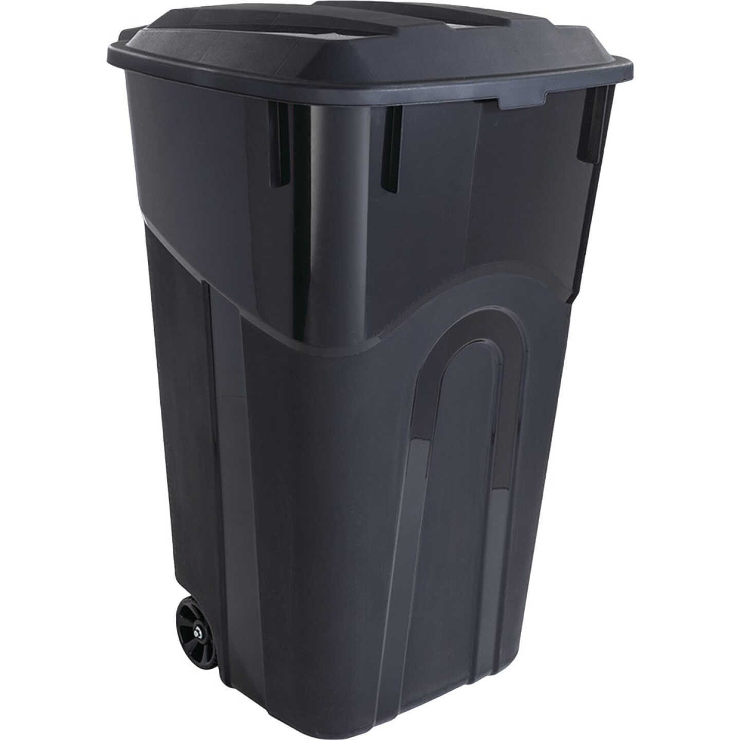 United Solutions Rough and Rugged 32 Gal. Wheeled Trash Can with Attached  Lid - Power Townsend Company