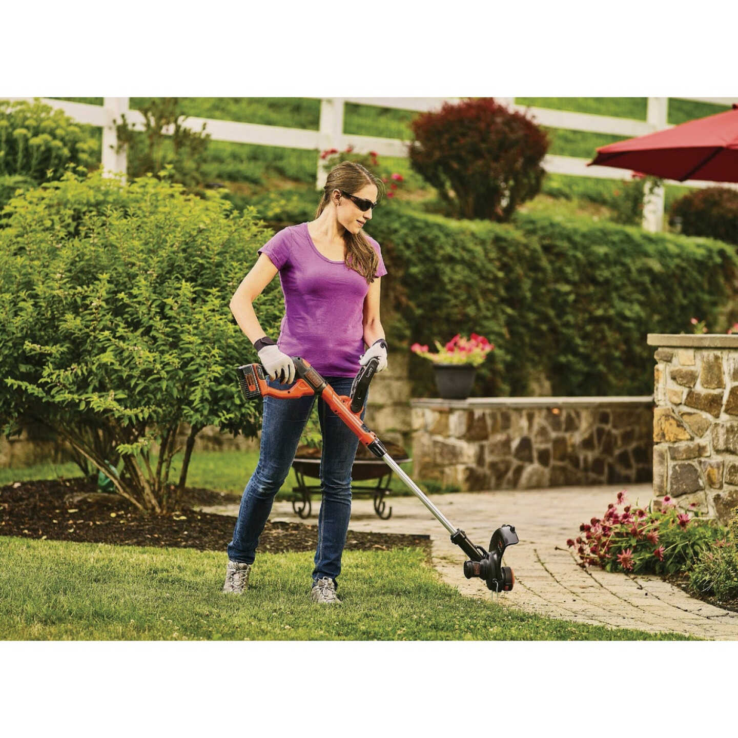 BLACK & DECKER 18-volt 12-in Straight Shaft String Trimmer 1.5 Ah (Battery  and Charger Included) at